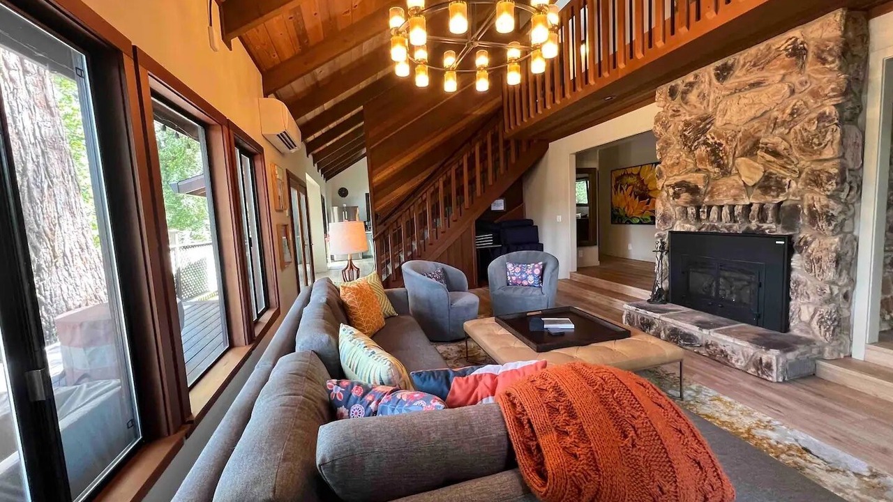Photo of Livingroom in Guerneville