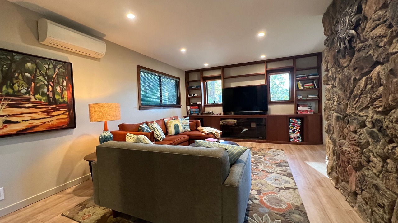 Photo of Livingroom in Guerneville