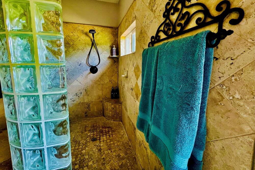 Photo of Bathroom in Peters