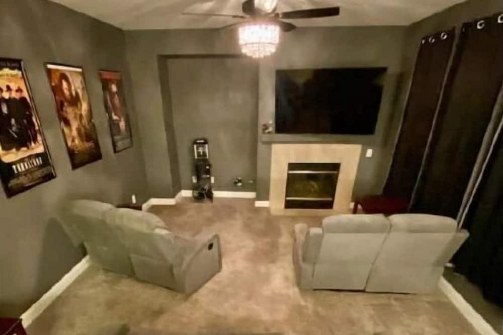 Photo of Livingroom in Victorville