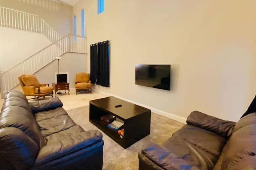 Photo of Livingroom in Victorville