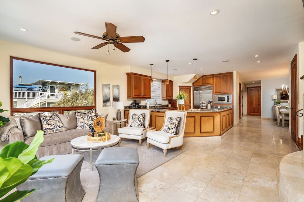 Photo of Livingroom in Sunset Beach