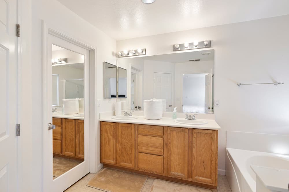 Photo of Bathroom in North Natomas