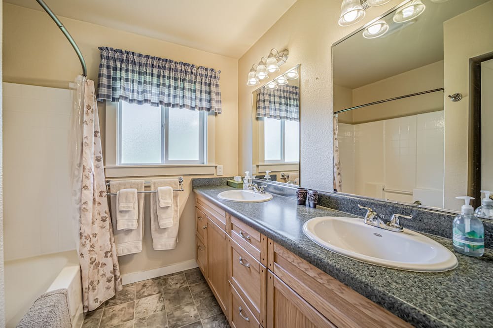 Photo of Bathroom in Orick