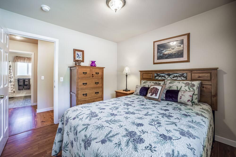 Photo of Bedroom in Orick