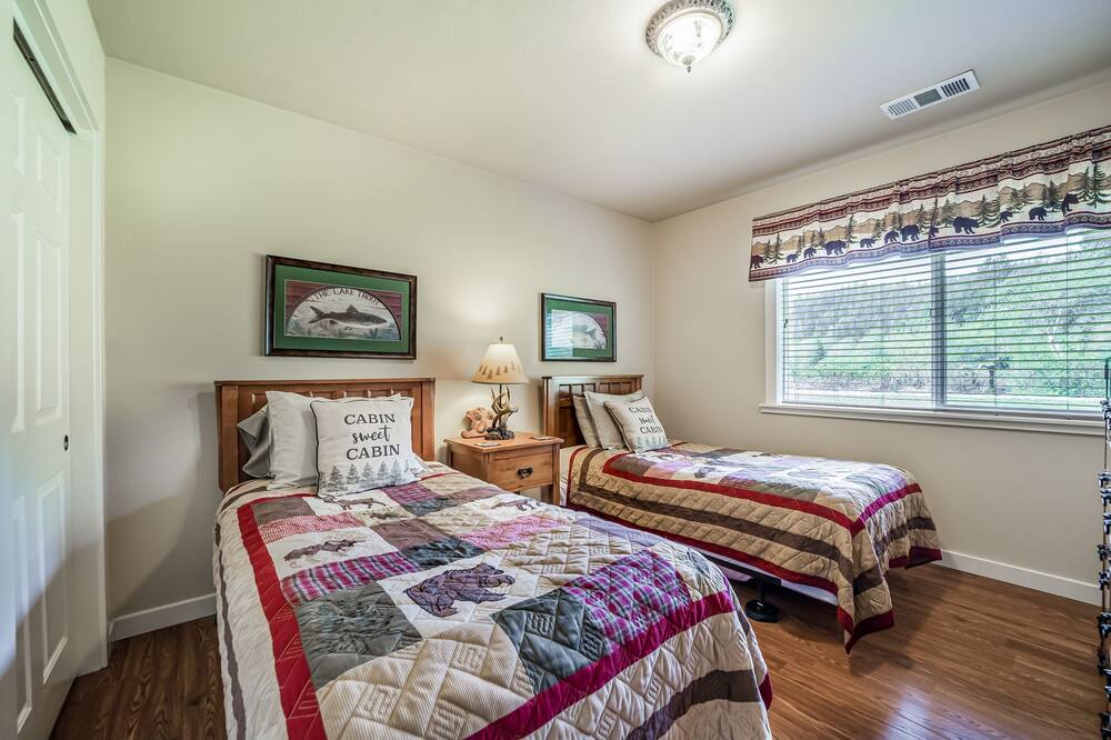 Photo of Bedroom in Orick