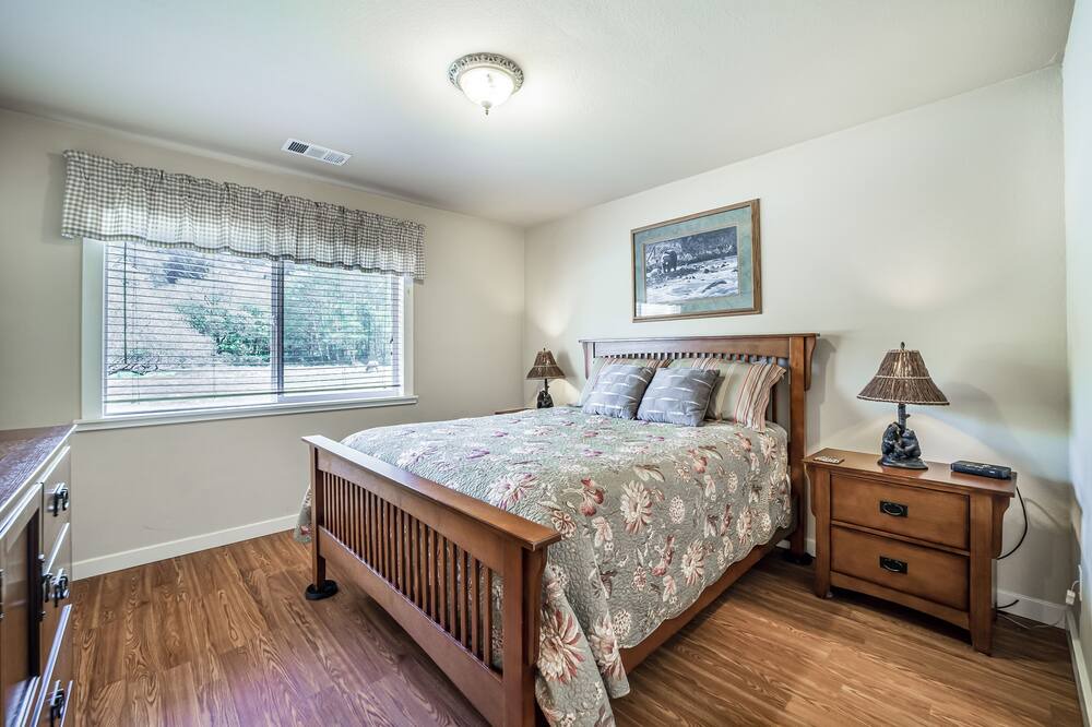Photo of Bedroom in Orick