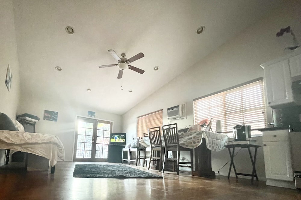 Photo of Bedroom in Bay Terraces