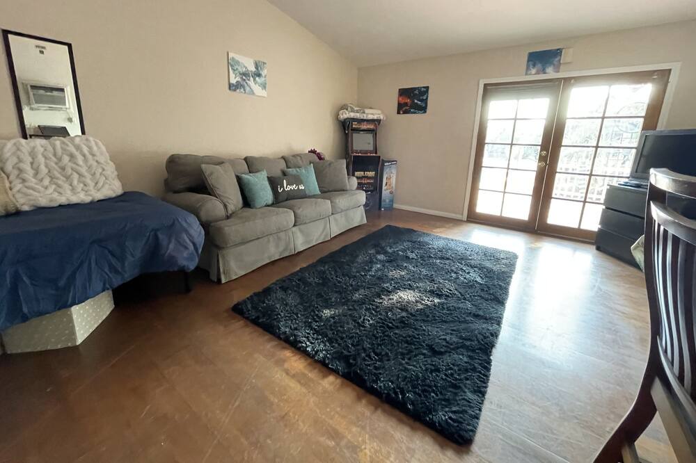 Photo of Livingroom in Bay Terraces