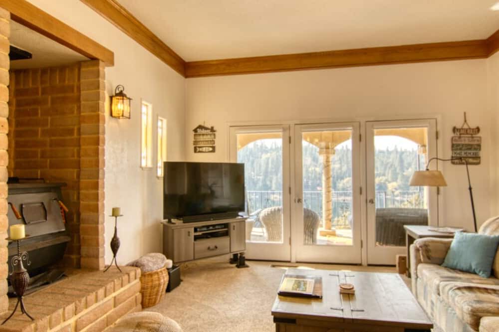 Photo of Livingroom in Groveland