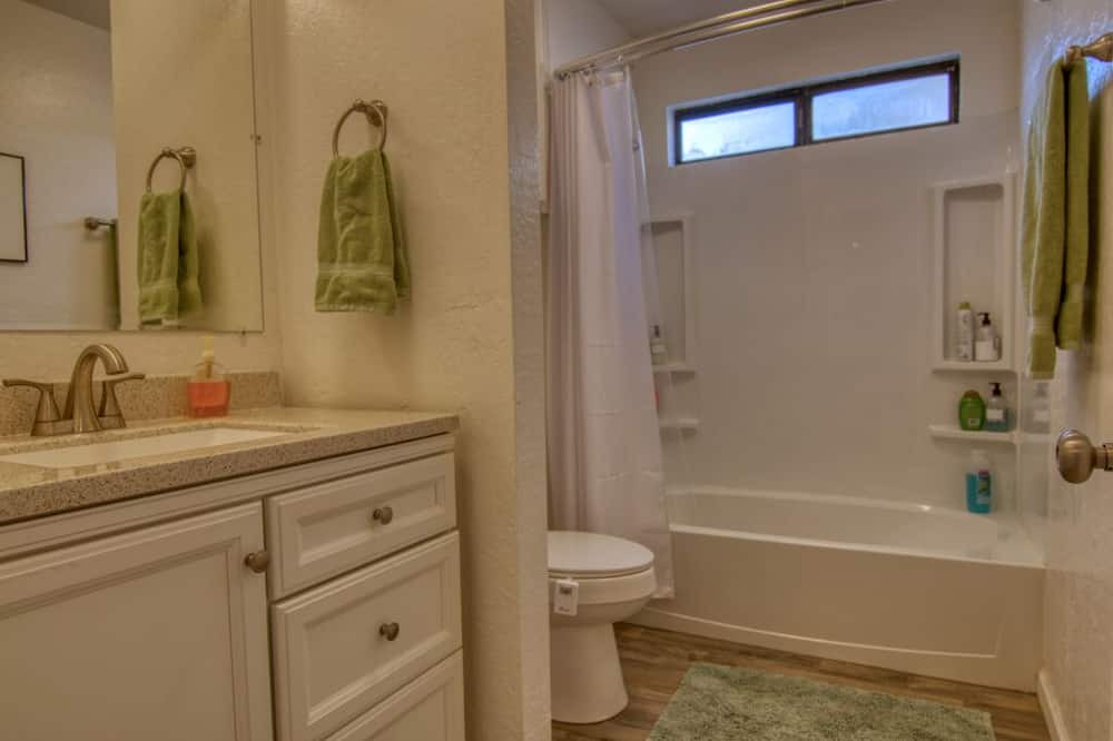 Photo of Bathroom in Groveland