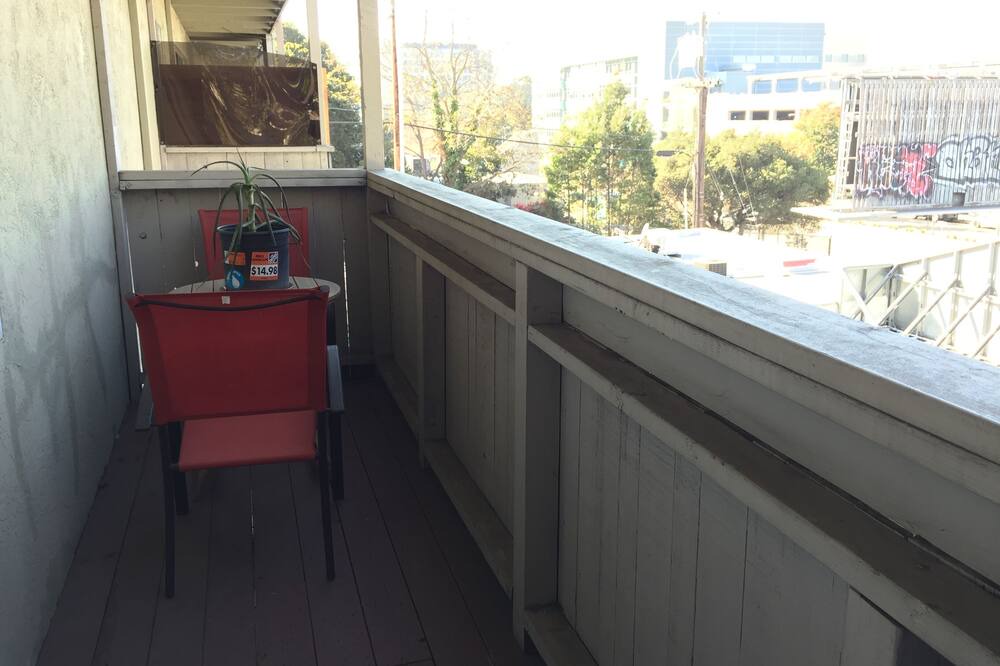 Photo of Patio Balcony in Piedmont Avenue