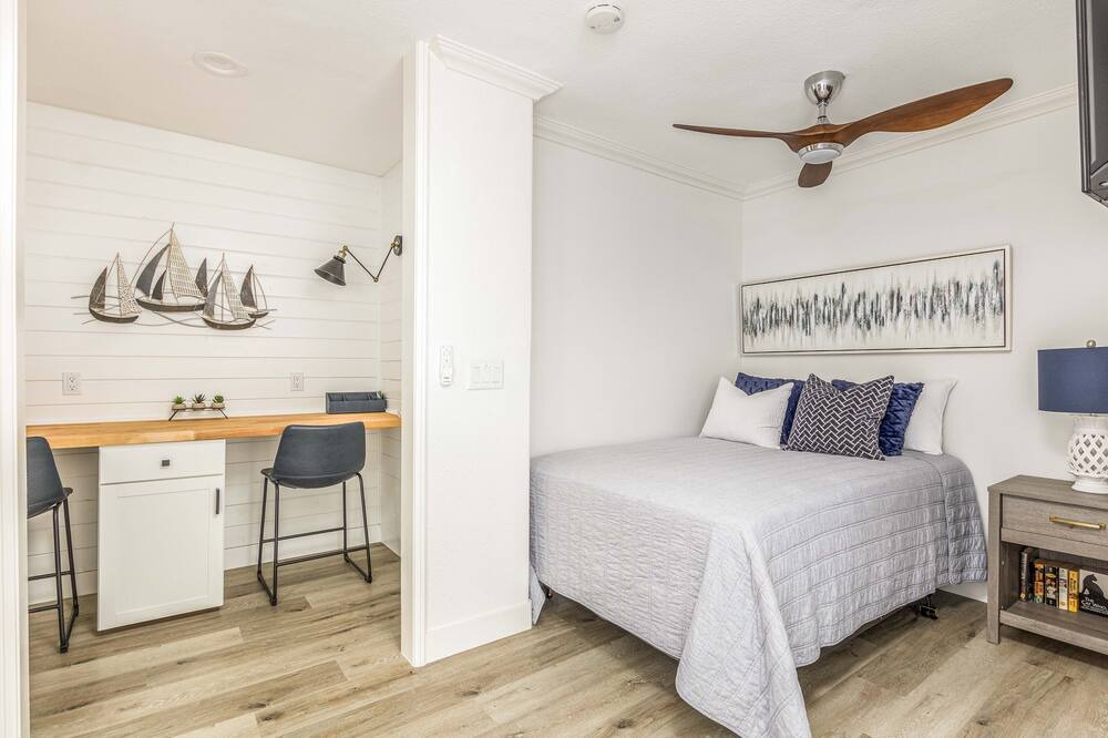Photo of Bedroom in Solana Beach