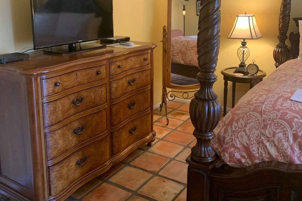 Photo of Bedroom in Deepwell Estates
