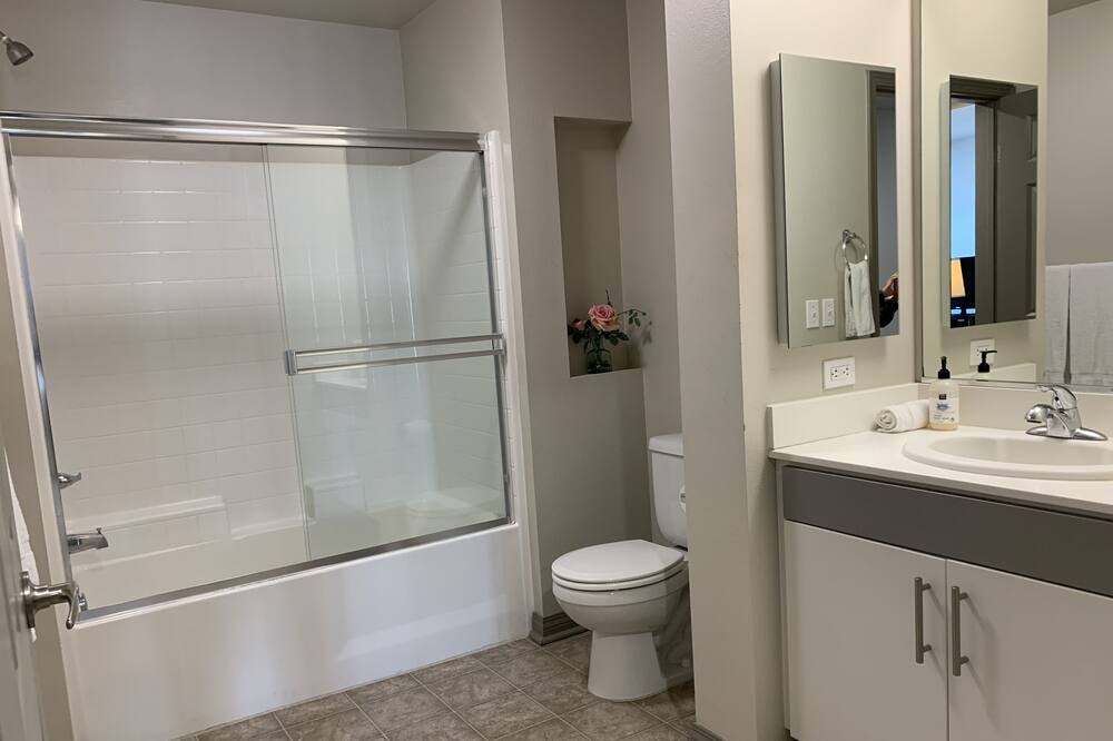 Photo of Bathroom in Marina Peninsula