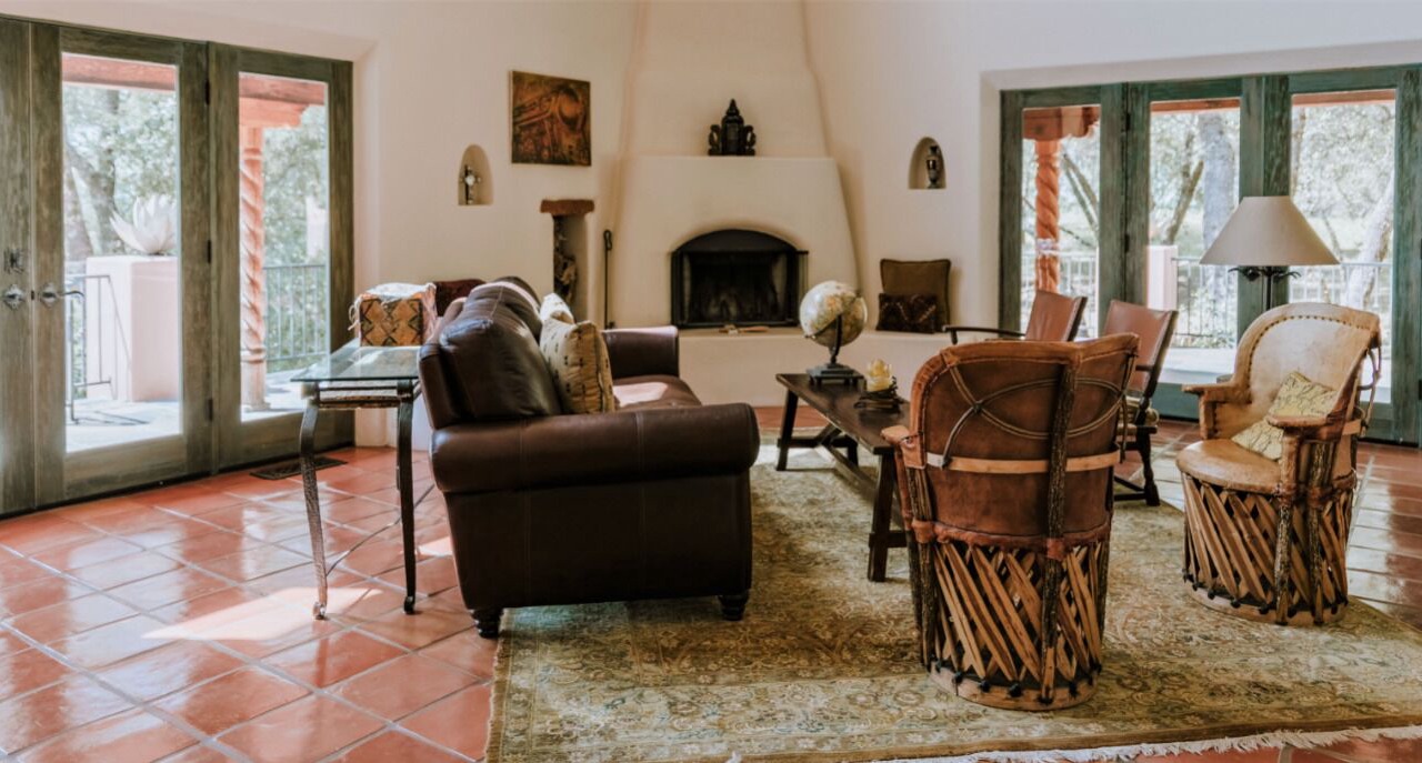 Photo of Livingroom in Jayhawk