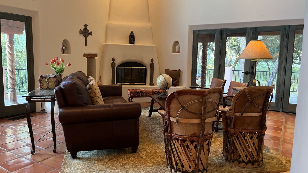 Photo of Livingroom in Jayhawk