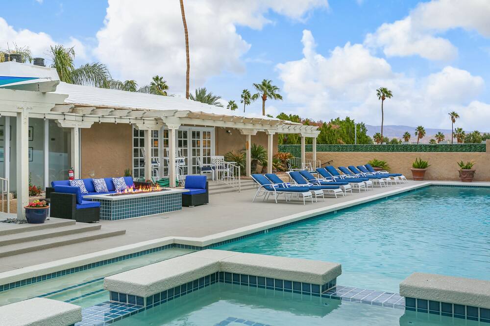 Photo of Outdoor in Racquet Club Estates