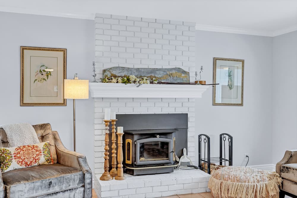 Photo of Livingroom in St. Helena