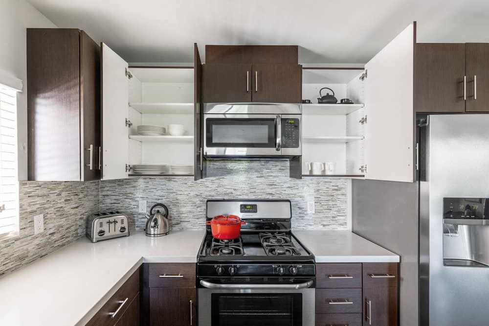 Photo of Kitchen in Wilshire Center