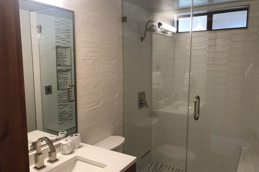 Photo of Bathroom in Lake Forest