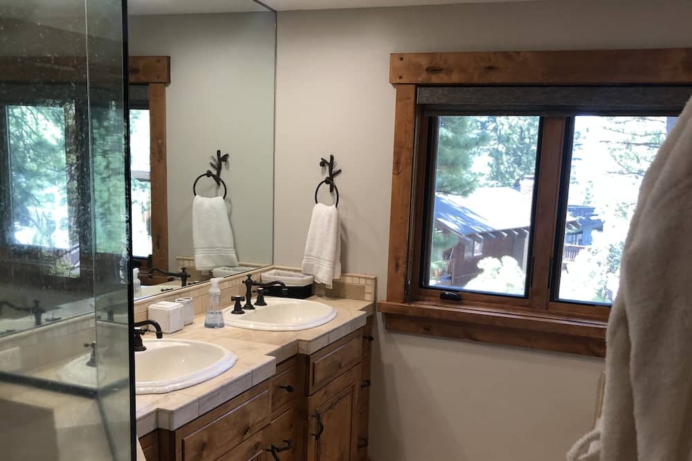 Photo of Bathroom in Lake Forest