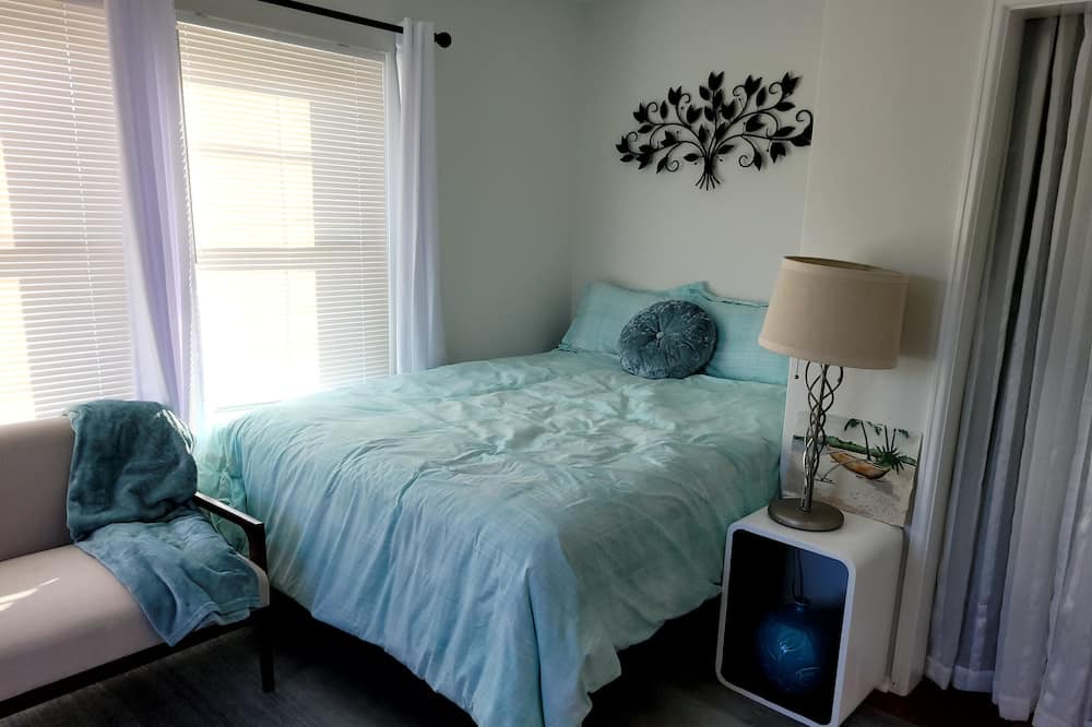 Photo of Bedroom in Laguna Beach