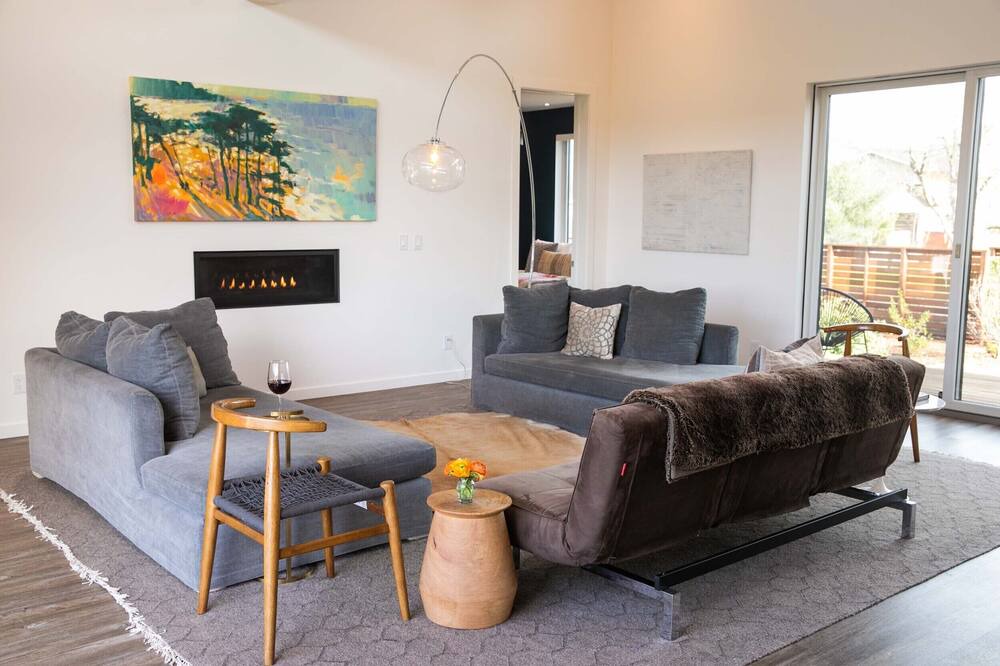 Photo of Livingroom in Kenwood
