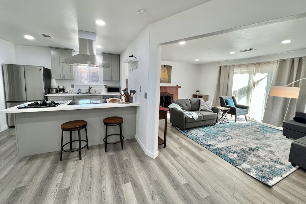 Photo of Livingroom in Thousand Oaks