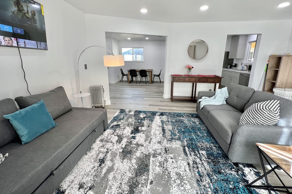 Photo of Bedroom in Thousand Oaks