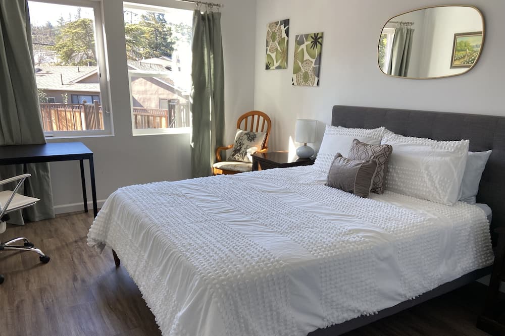 Photo of Bedroom in Edgewood Park