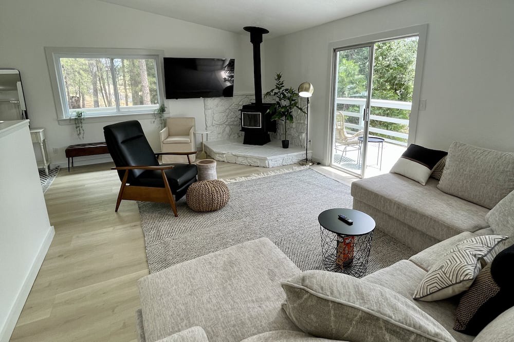 Photo of Bedroom in Groveland