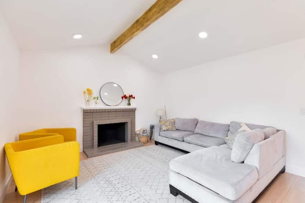 Photo of Livingroom in Sacramento