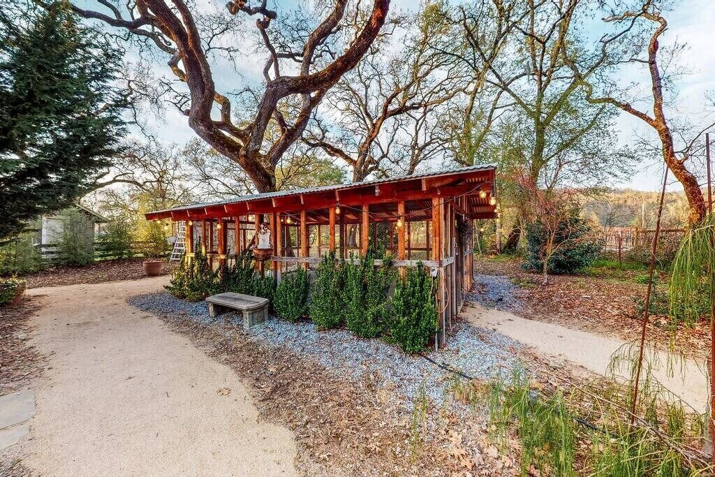 Photo of Outdoor in Kenwood