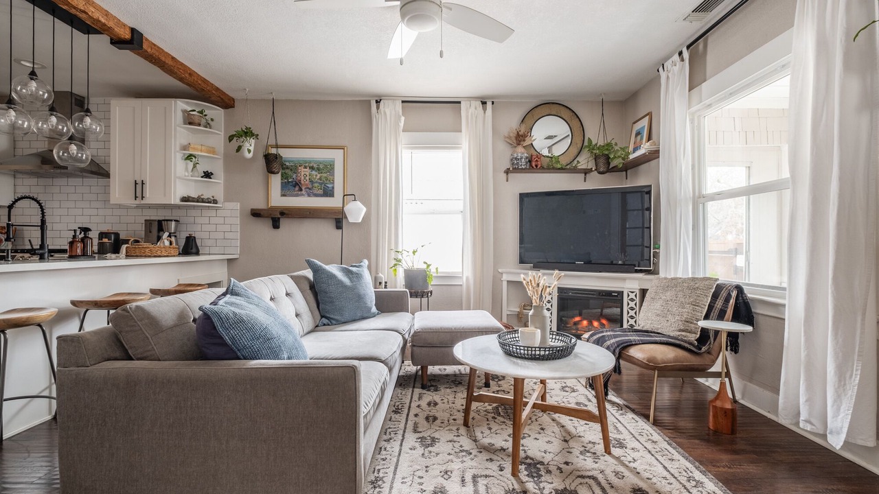 Photo of Livingroom in North Oak Park