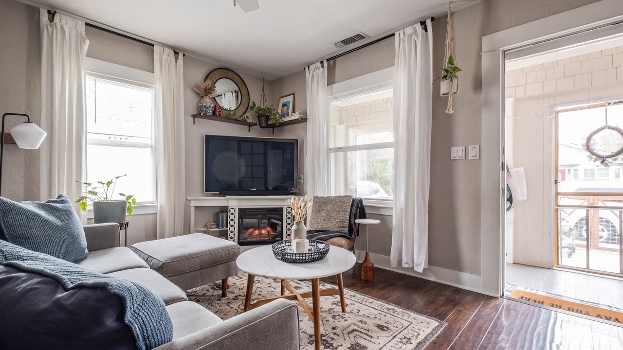 Photo of Livingroom in North Oak Park