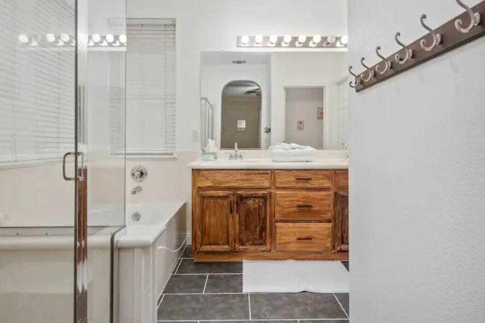 Photo of Bathroom in Roosevelt