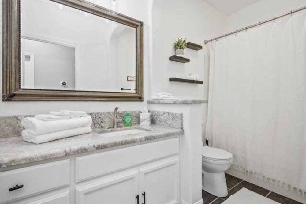 Photo of Bathroom in Roosevelt