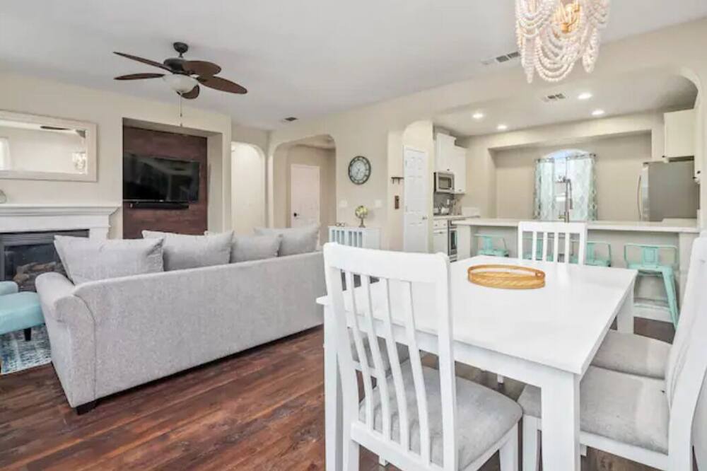Photo of Livingroom in Roosevelt