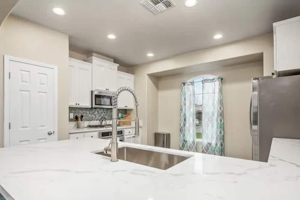 Photo of Kitchen in Roosevelt