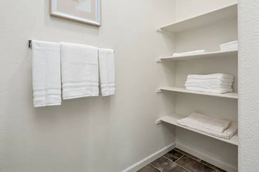 Photo of Bathroom in Roosevelt