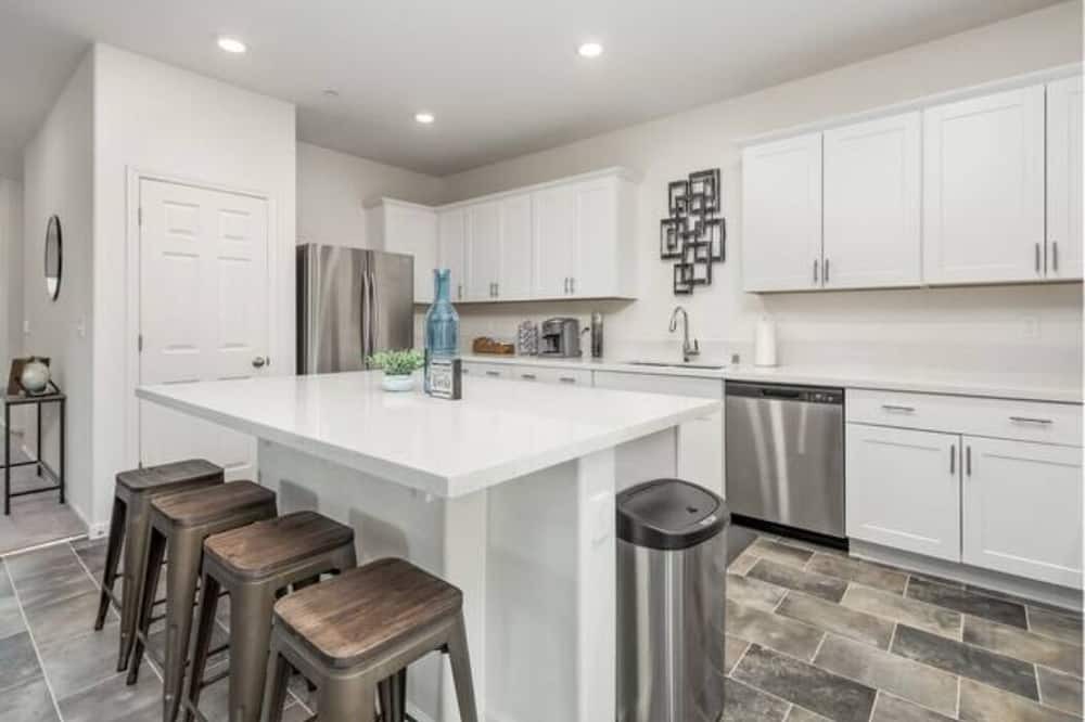 Photo of Kitchen in Roosevelt