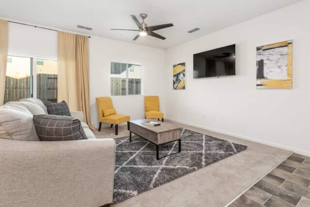 Photo of Livingroom in Roosevelt