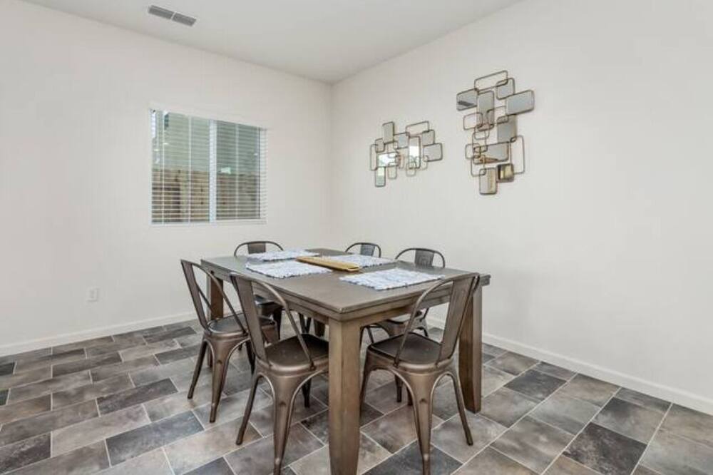 Photo of Kitchen in Roosevelt