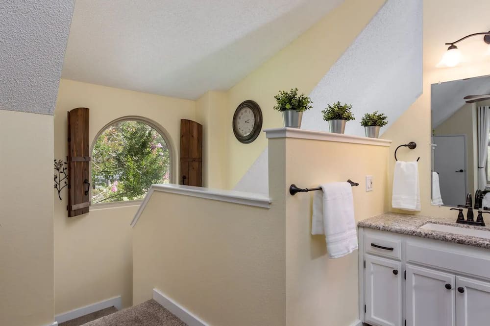 Photo of Bedroom in Santa Rosa