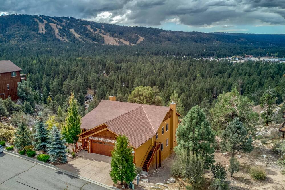 Photo of Outdoor in Castle Glen Estates