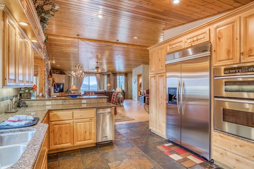 Photo of Kitchen in Castle Glen Estates