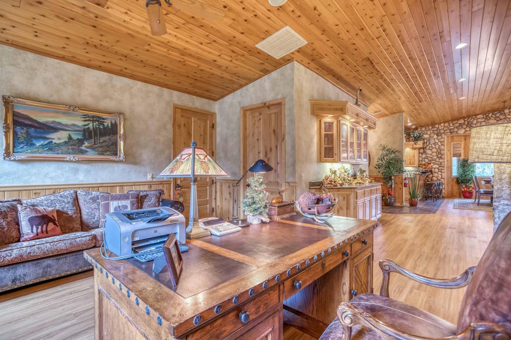 Photo of Kitchen in Castle Glen Estates