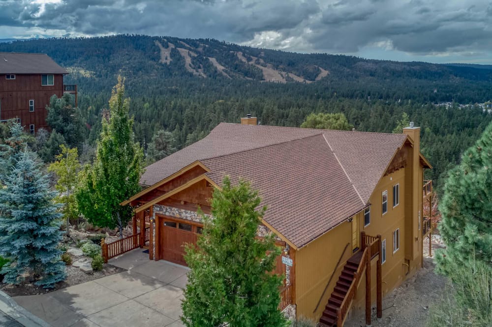 Photo of Outdoor in Castle Glen Estates