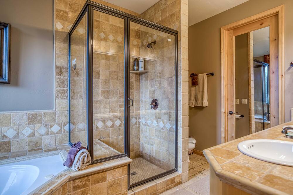 Photo of Bathroom in Castle Glen Estates